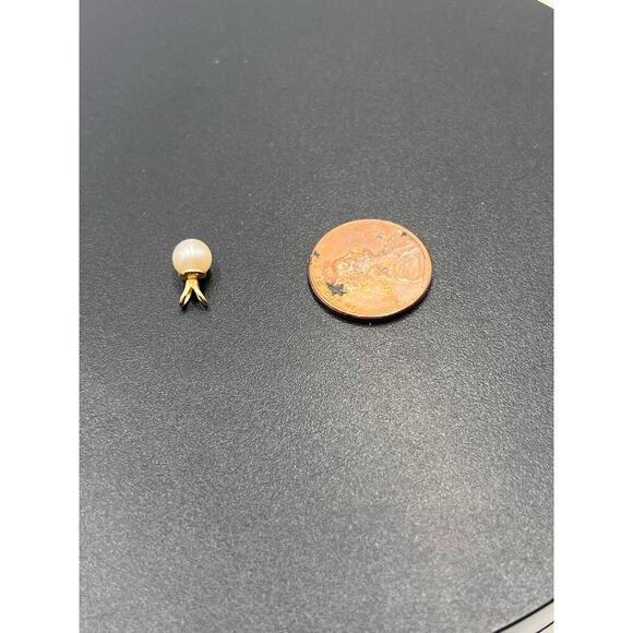 Small Stamped 14K Yellow Gold Cream Off White 5.5 mm Pearl Pendant .5 grams - Picture 3 of 8